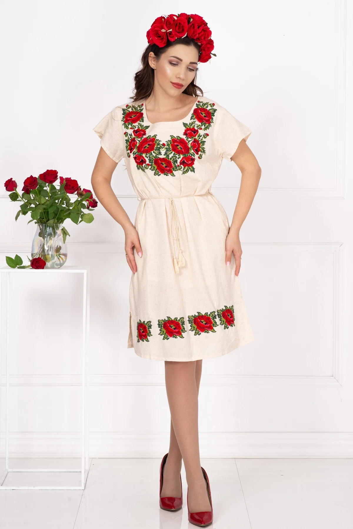 Traditional Rochie a din in cu bujori brodati