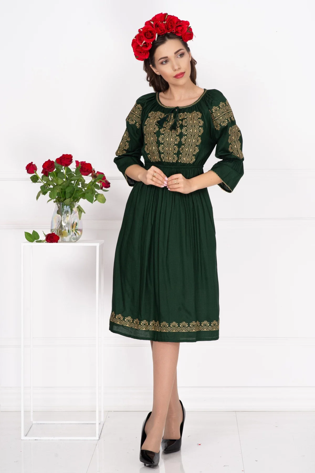 Traditional Rochie a Eugenia cu broderie bej labirint