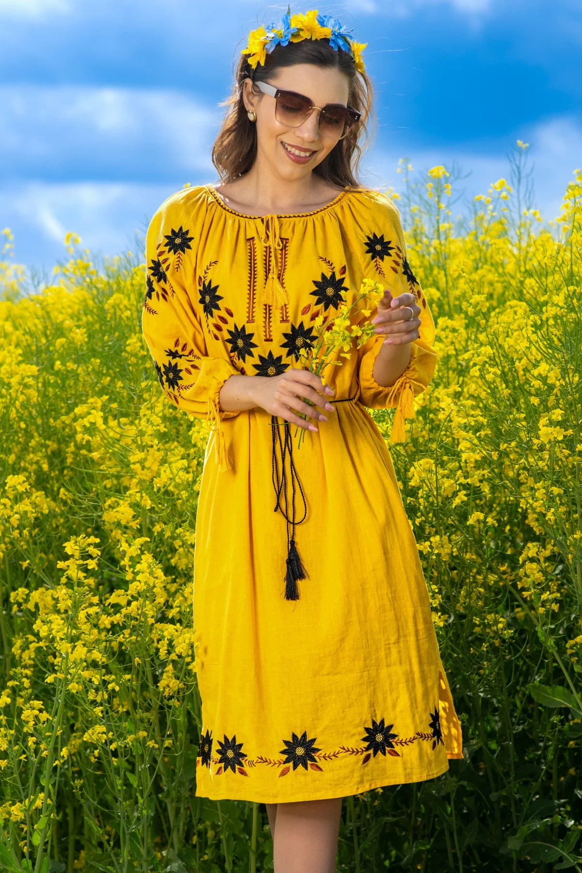 Traditional Rochie a galbena Alessia din bumbac cu broderie florala