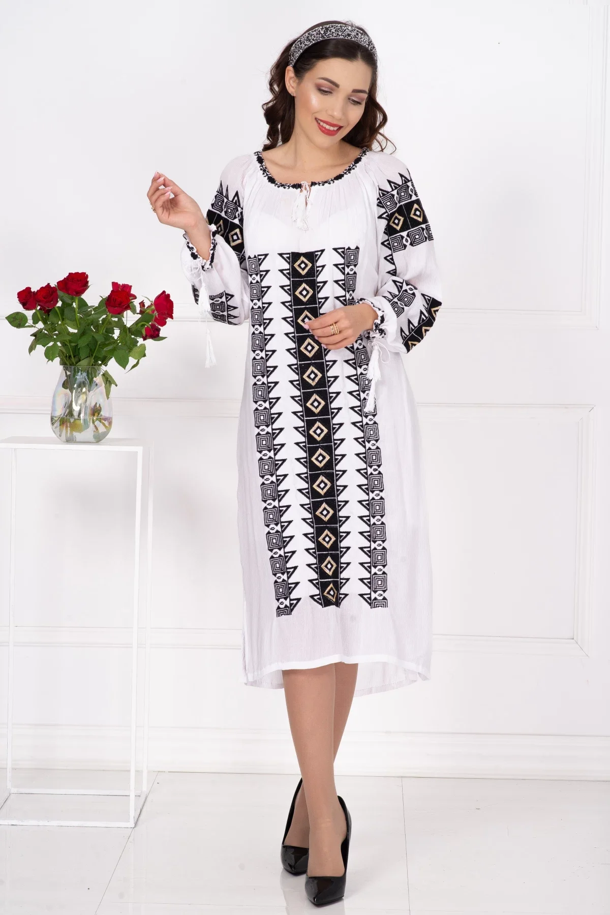 Traditional Rochie a midi alba Adriana cu broderie neagra