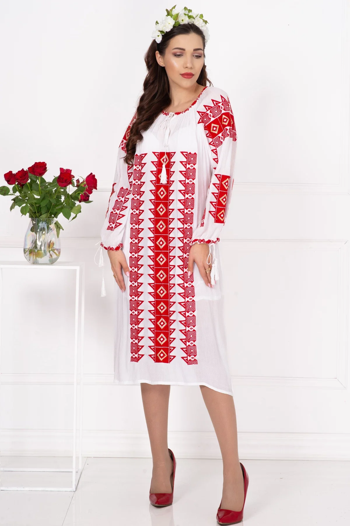 Traditional Rochie a midi alba Adriana cu broderie rosie