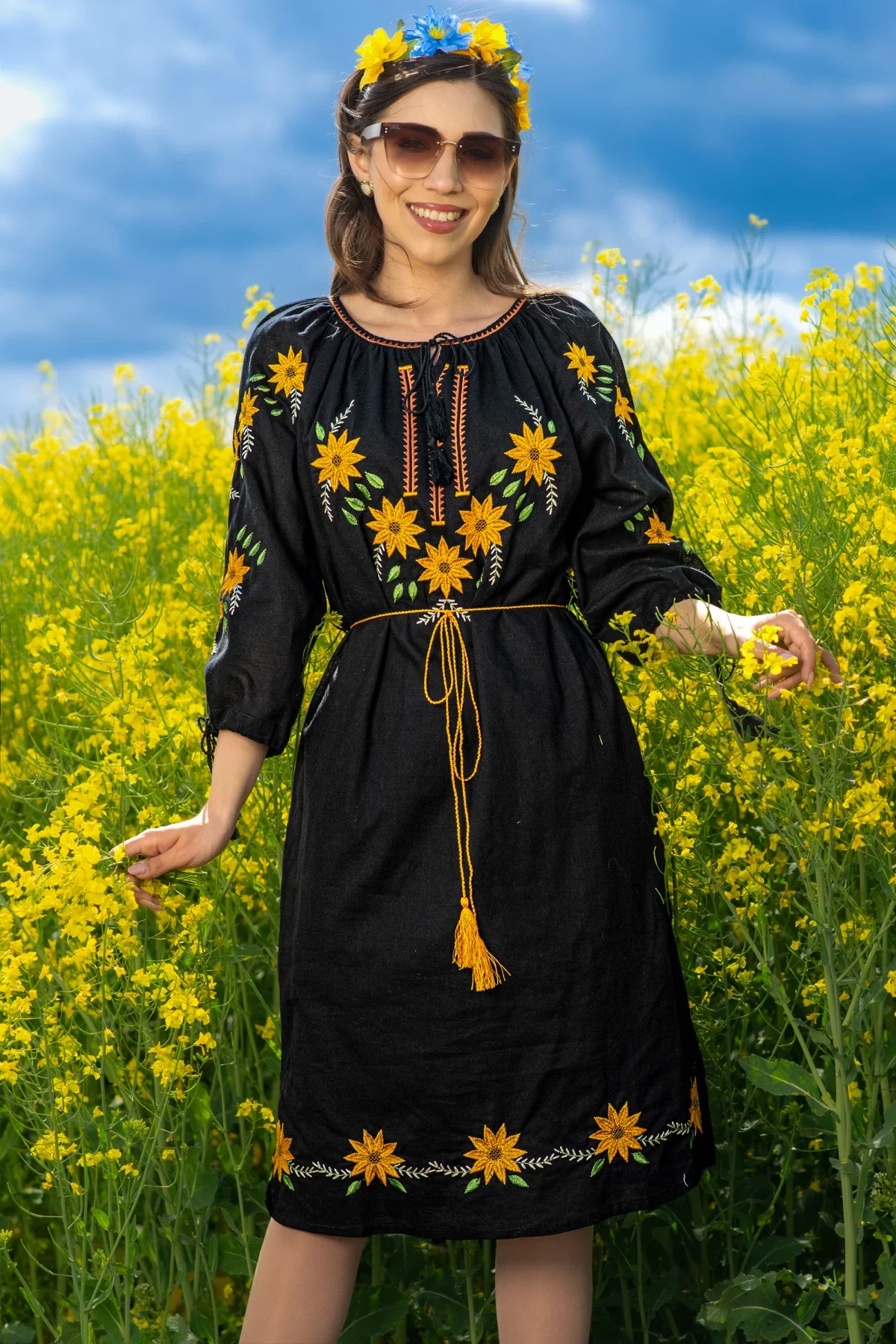 Traditional Rochie a neagra Alessia din bumbac cu broderie florala