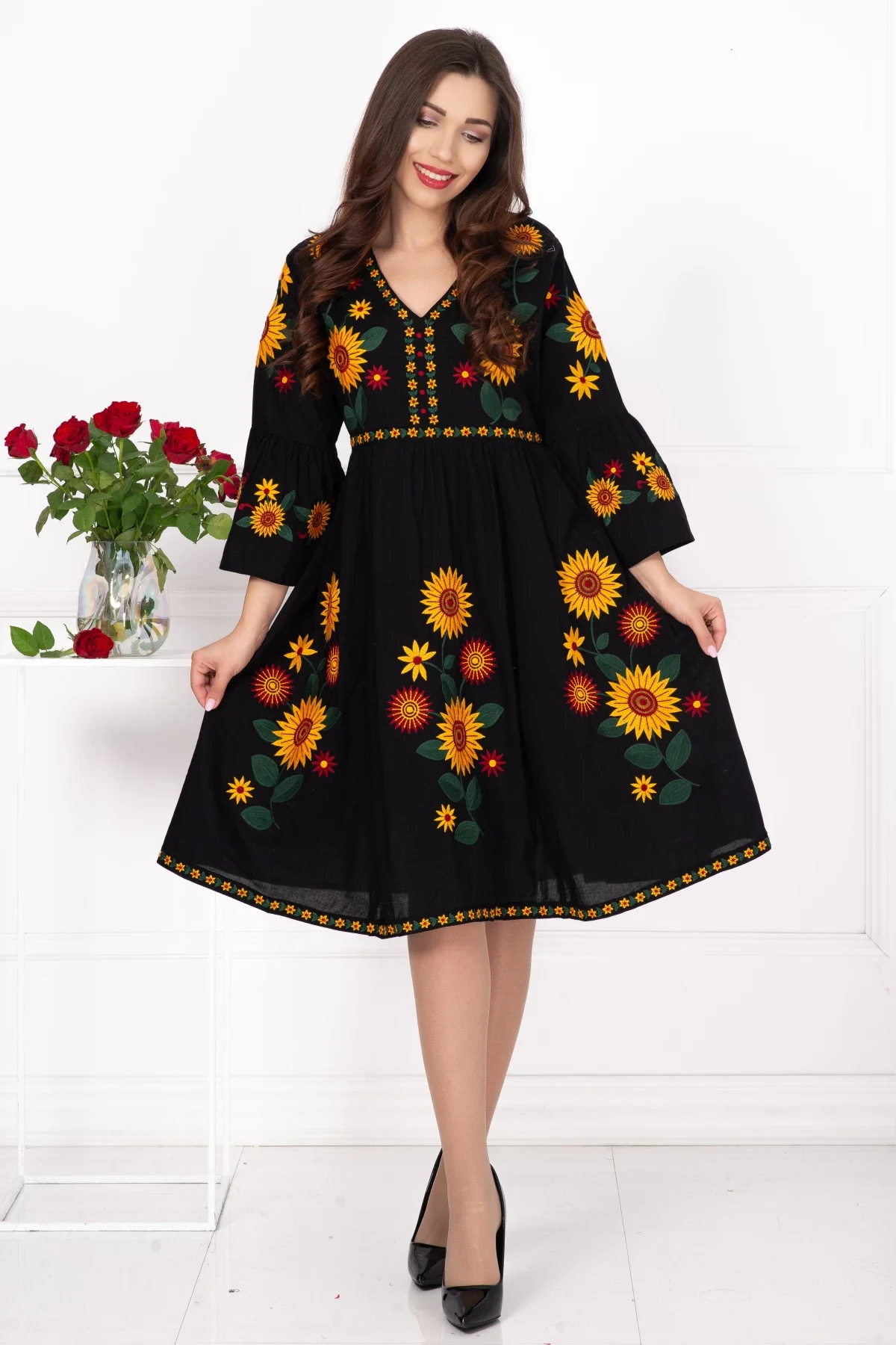 Traditional Rochie a neagra Angelica cu floarea soarelui brodata