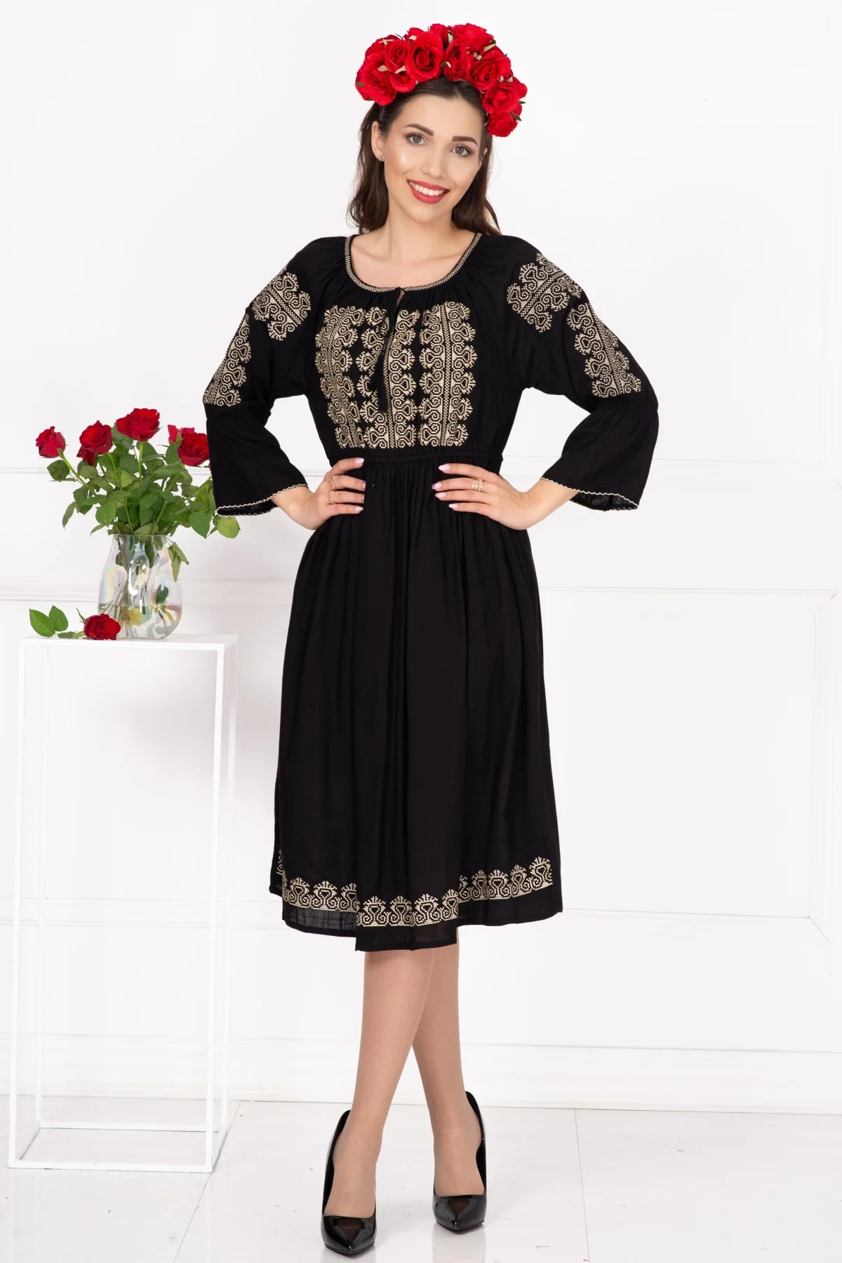 Traditional Rochie a neagra Eugenia cu broderie bej labirint