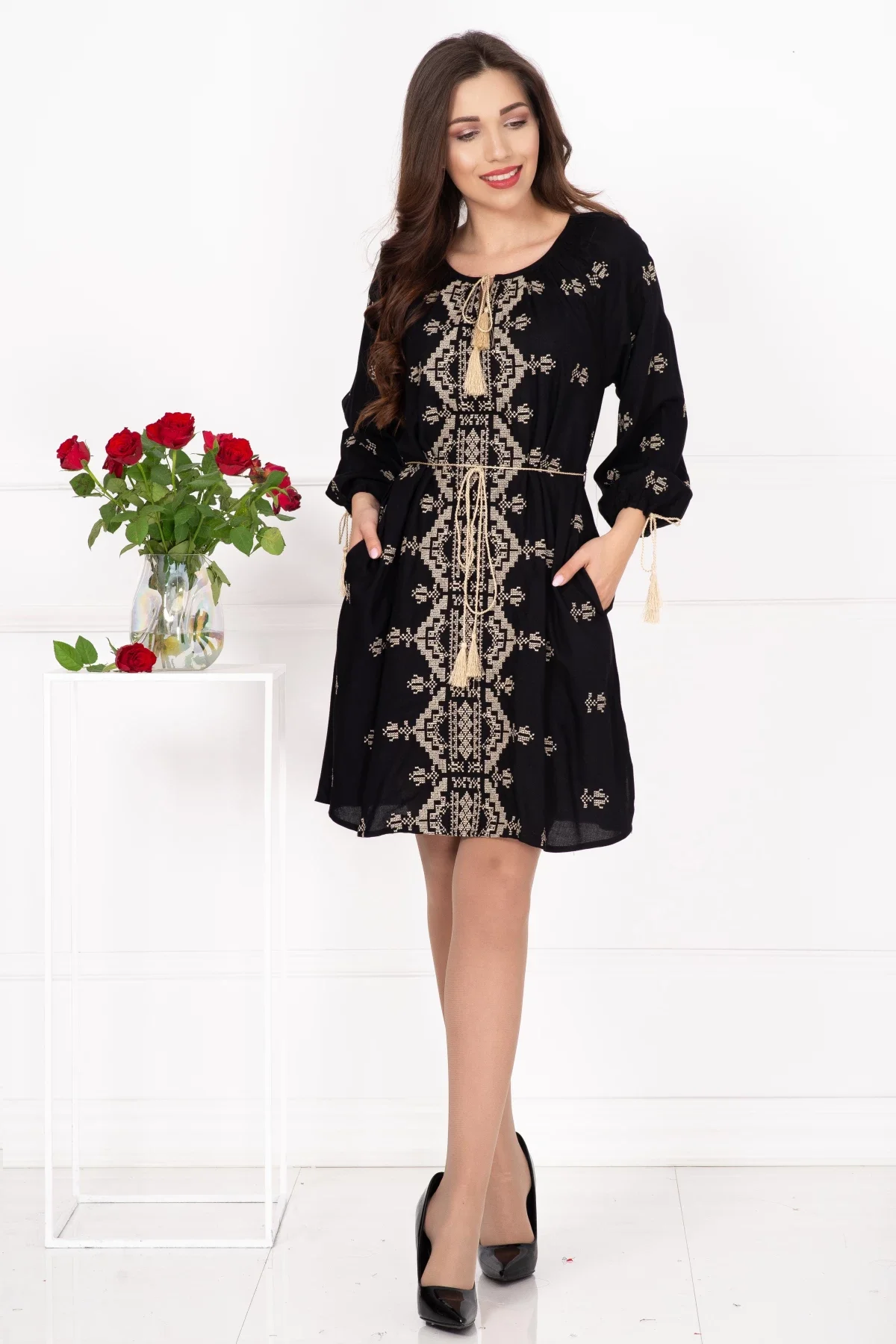 Traditional Rochie a neagra Hortensia cu broderie geometrica bej