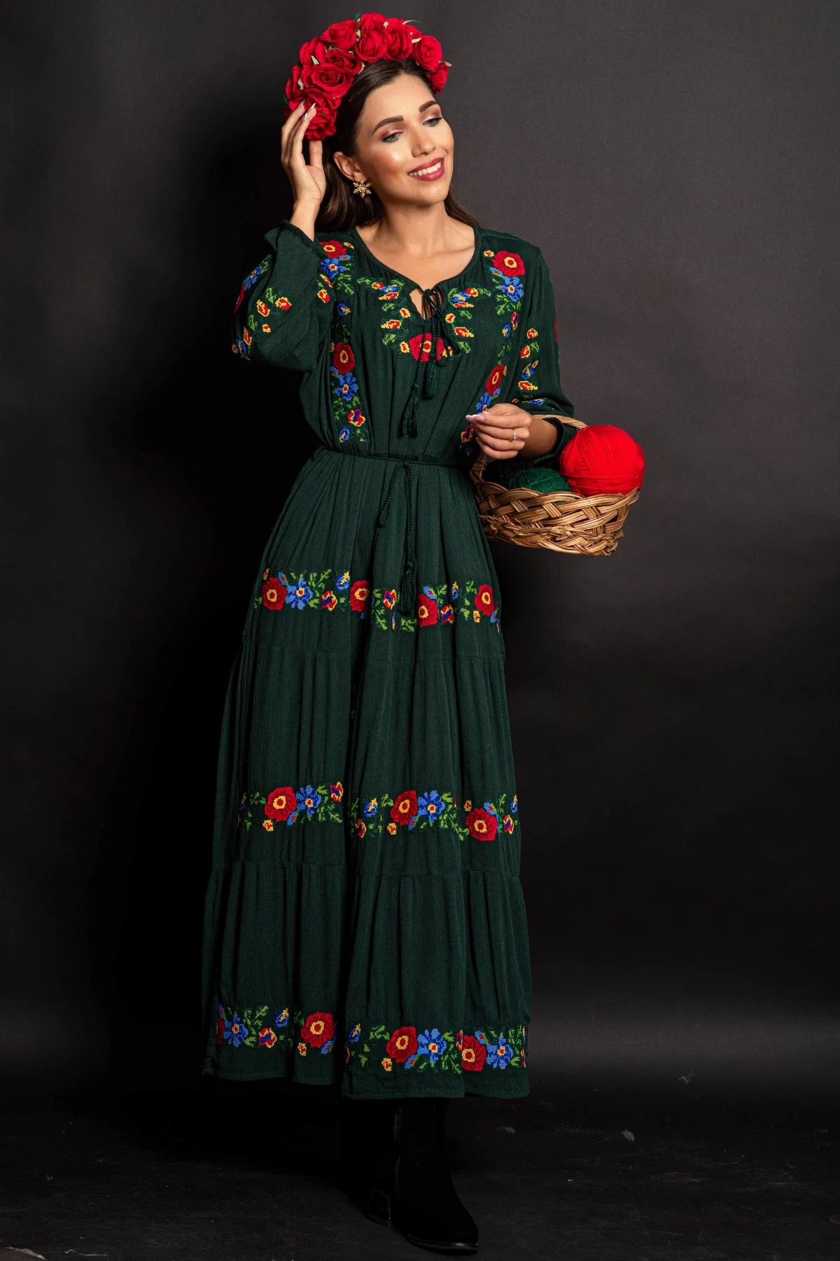 Traditional Rochie a Sânziana Verde cu broderie florala