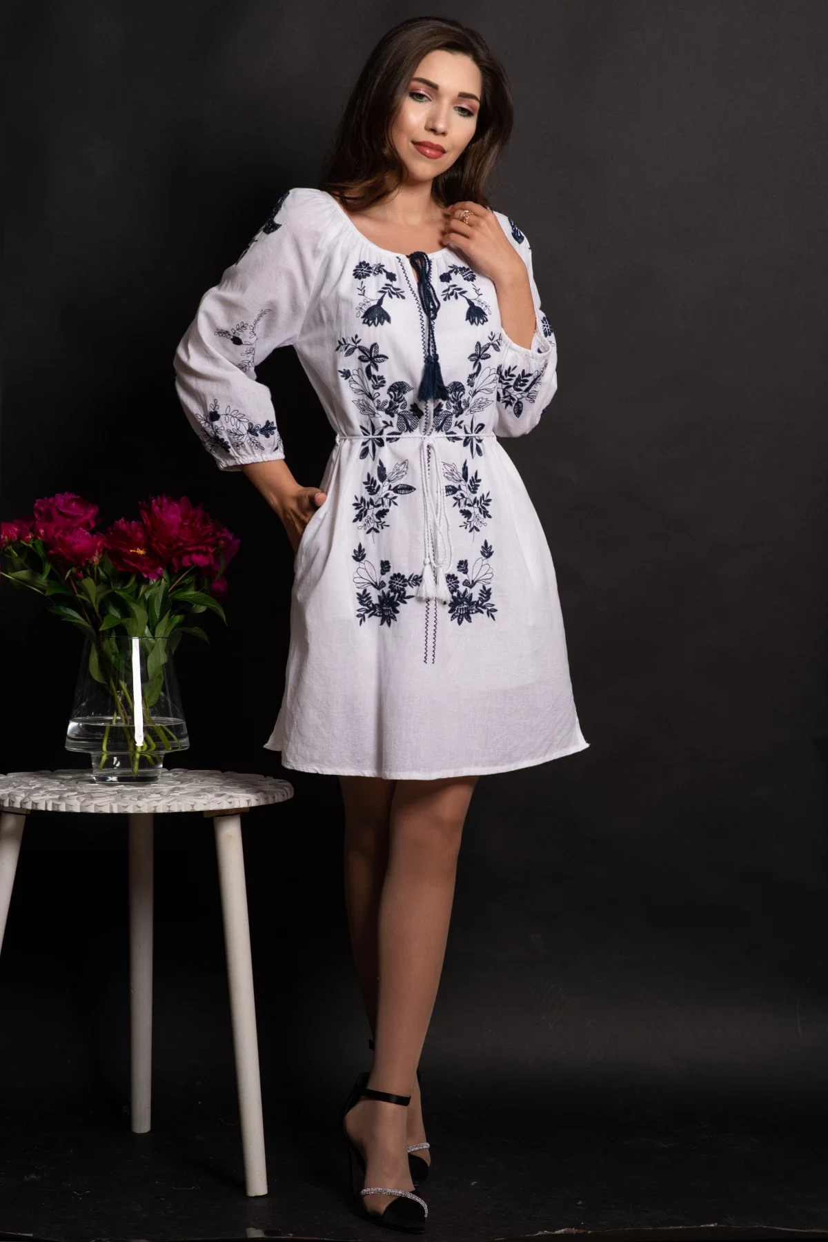Traditional Rochie scurta a din in Briseida cu broderie florala