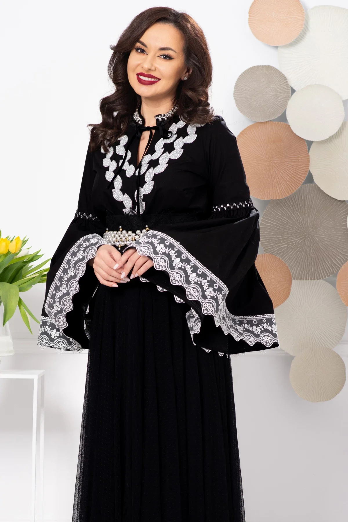 Traditional Selena - Camasa eleganta de inspiratie a cu maneci tip clopot si dantela alba