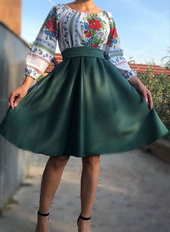 JojoFashion Rochie traditionala cu tafta verde Lya
