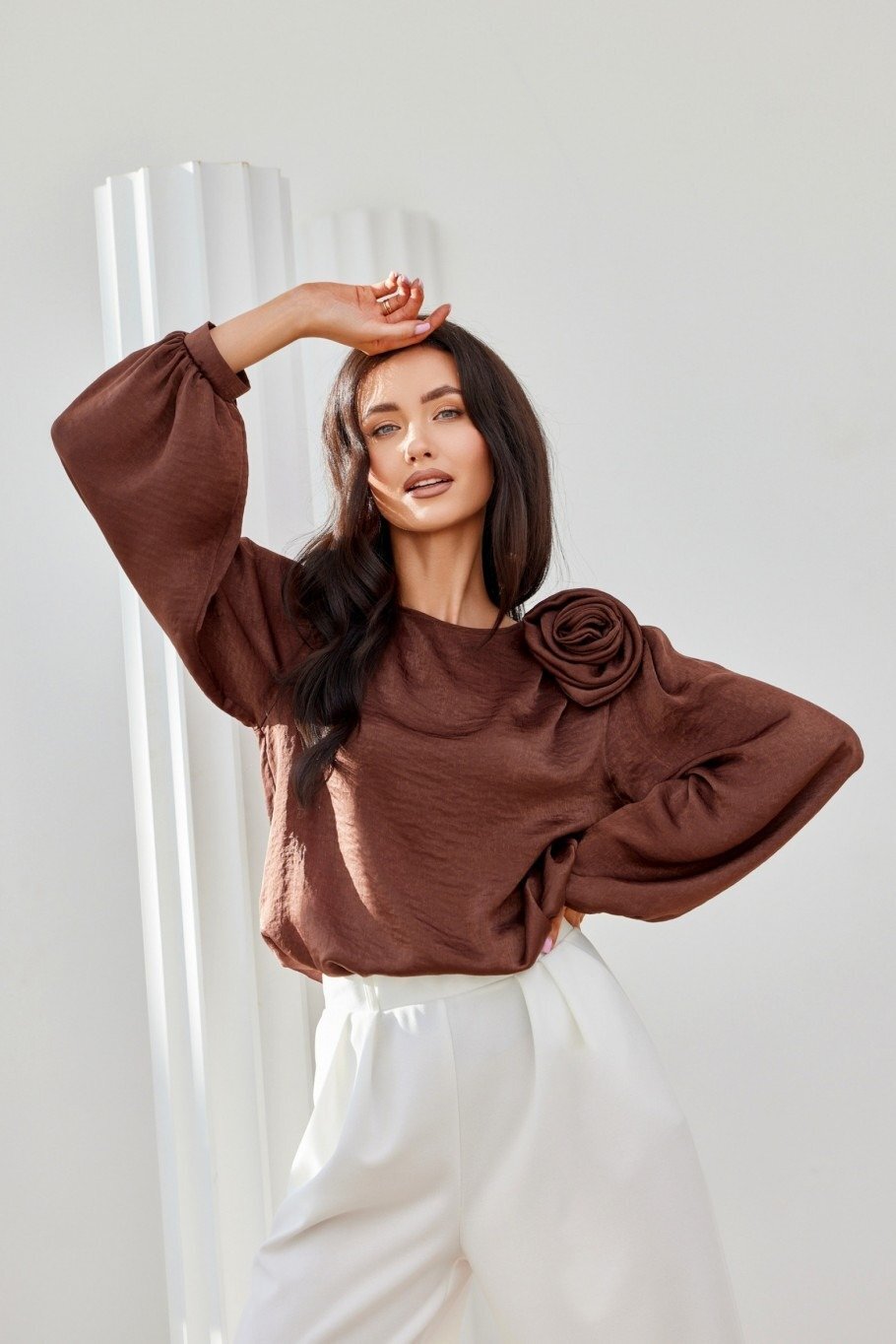 Roco Fashion Bluza dama maro din satin cu floare si maneca lunga EvelynR