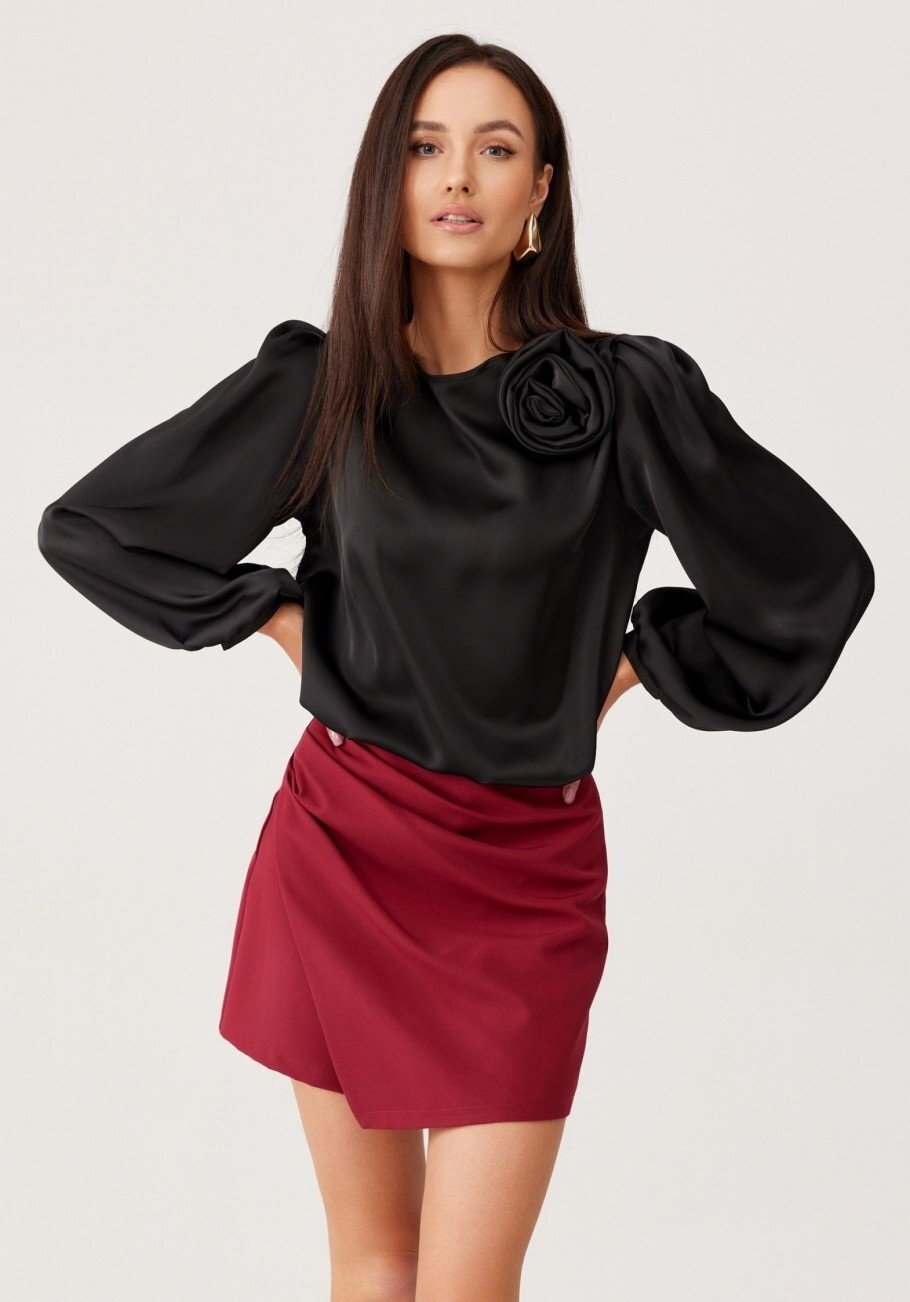 Roco Fashion Bluza dama neagra din satin cu floare si maneca lunga EvelynR