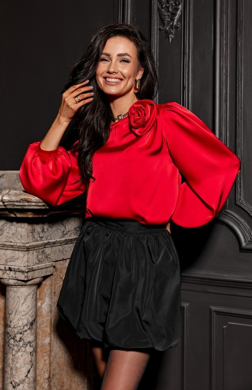 Roco Fashion Bluza dama rosie din satin cu floare si maneca lunga EvelynR