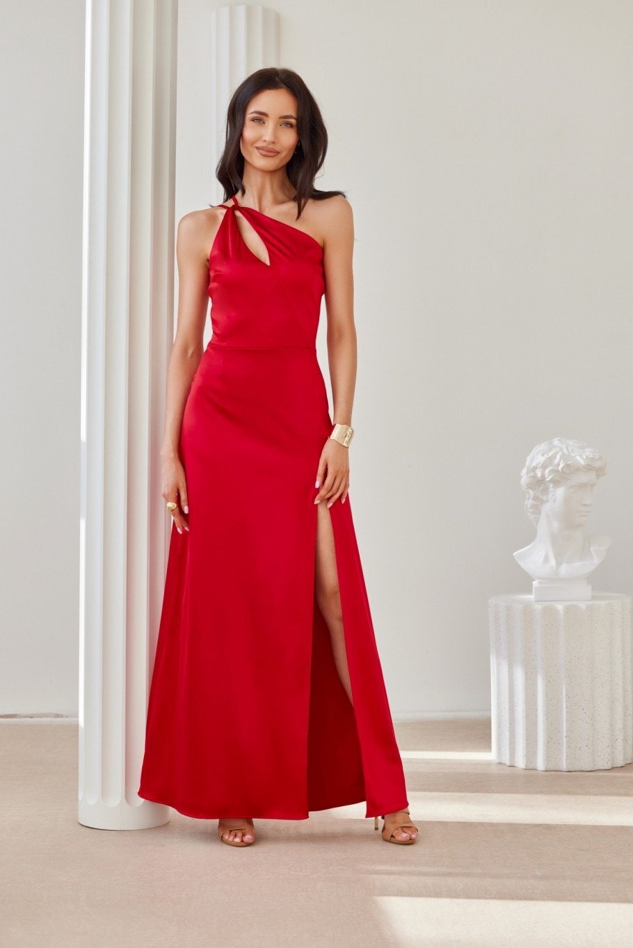 Roco Fashion Rochie rosie de ocazie din satin lunga cu umerii goi MoanaR