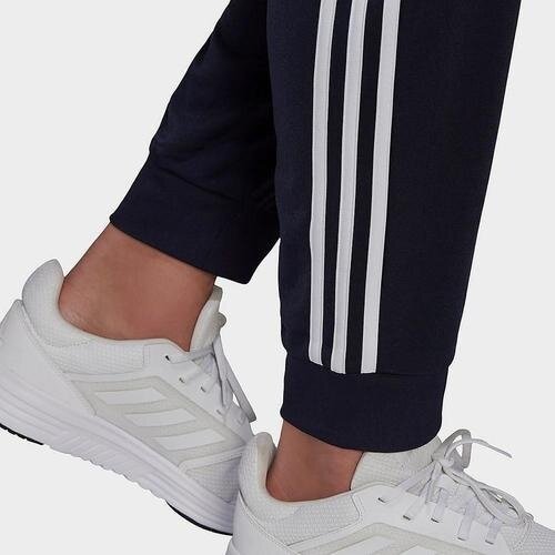 adidas Pantaloni barbati Essentials Warm-Up Tapered 3-Stripes H46106