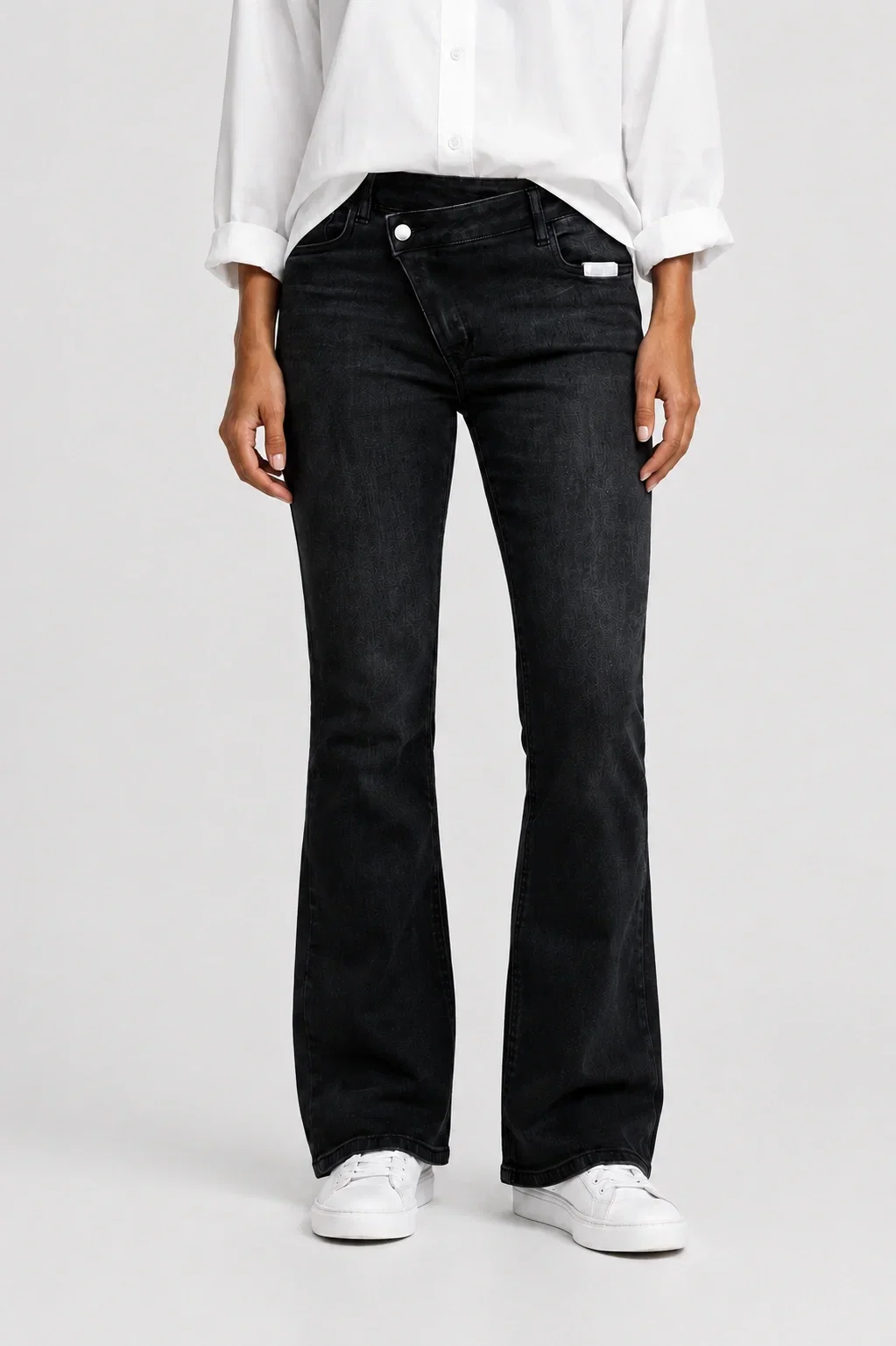 CUDI Blugi evazati flare cu inchidere suprapusa si denim elastic negri
