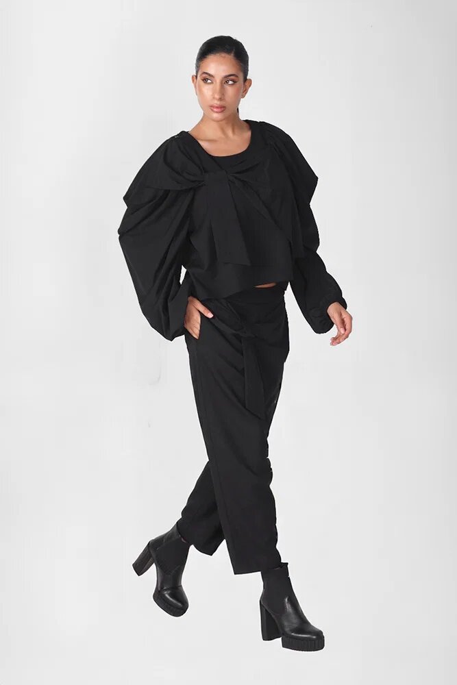 H-4 Bluza neagra oversize cu maneci ample si funda intr-o parte