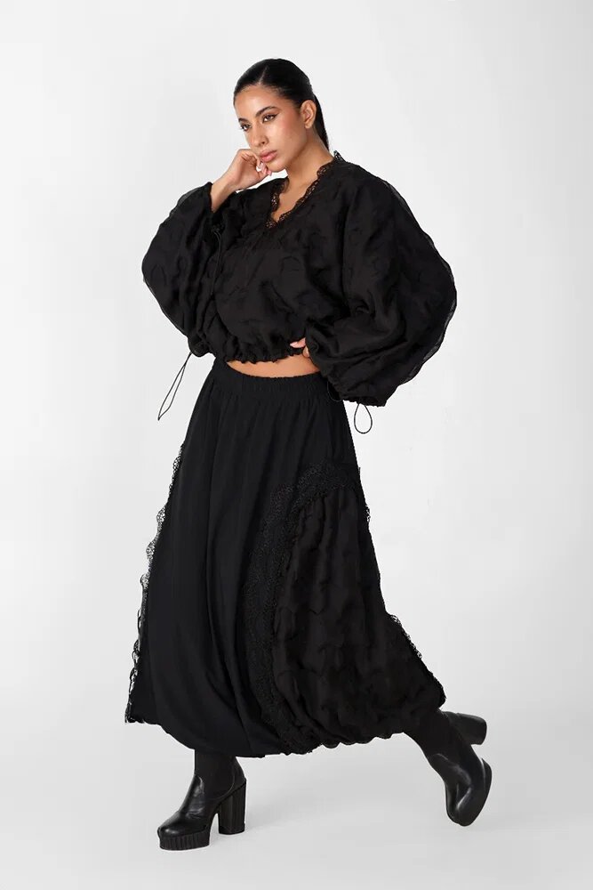 H-4 Bluza neagra oversize cu maneci fluture si dantela