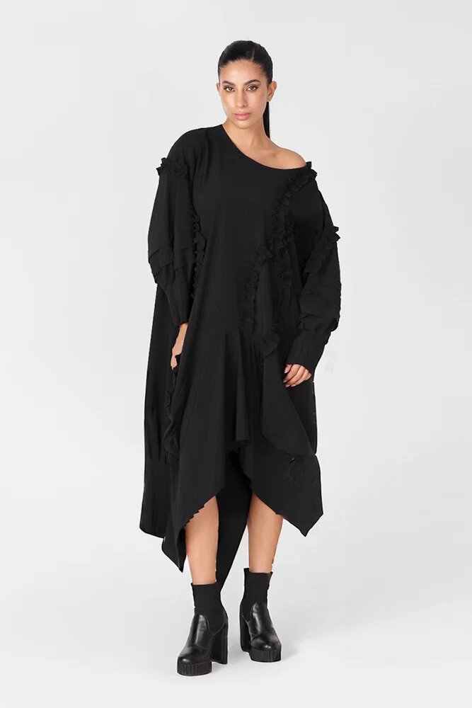 H-4 Rochie neagra in colturi cu maneci bufante si aplicatii volane oversize