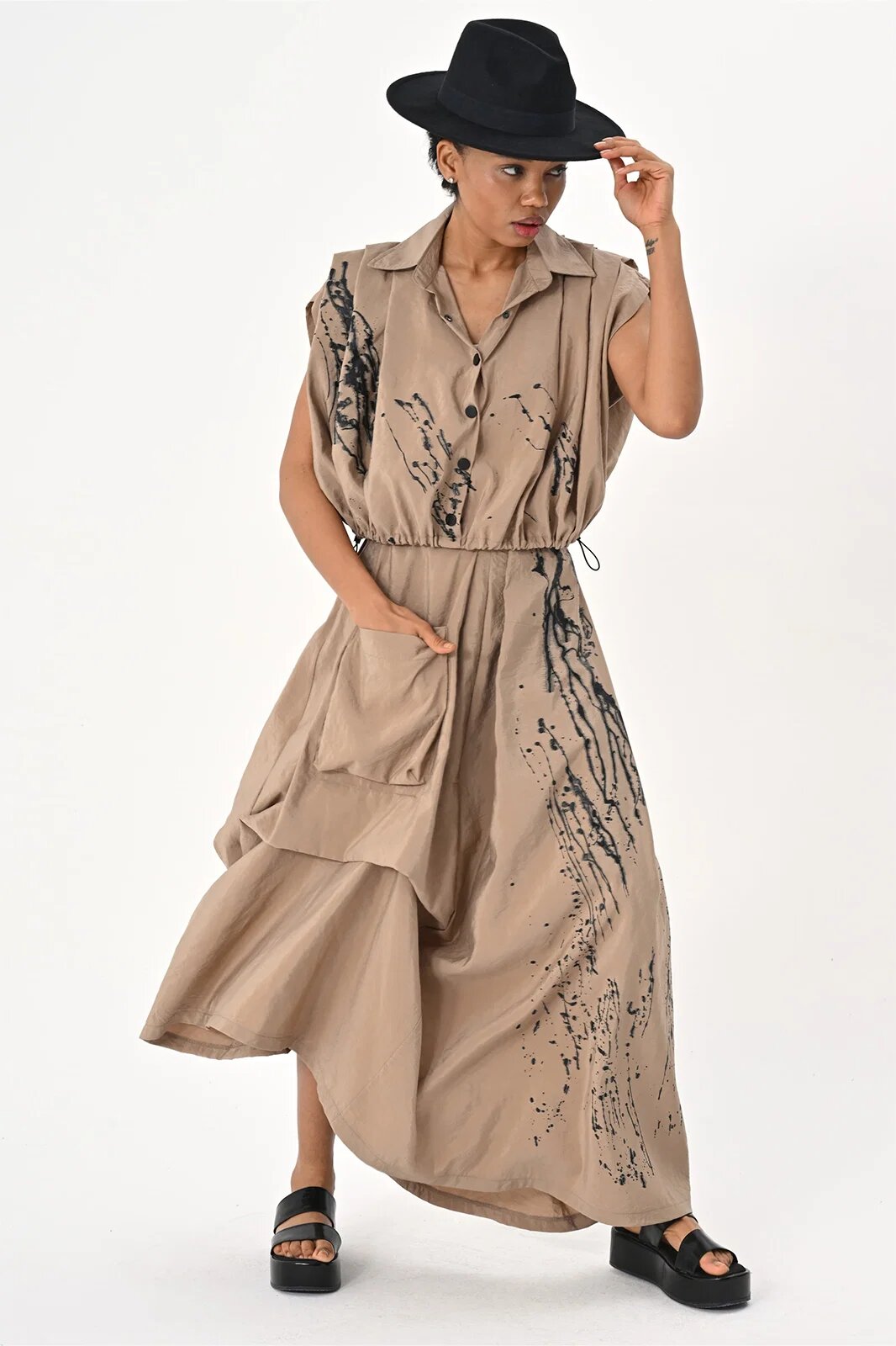 LES MIOS Compleu fusta asimetrica si bluza cu siret in talie camel cu dripping negru