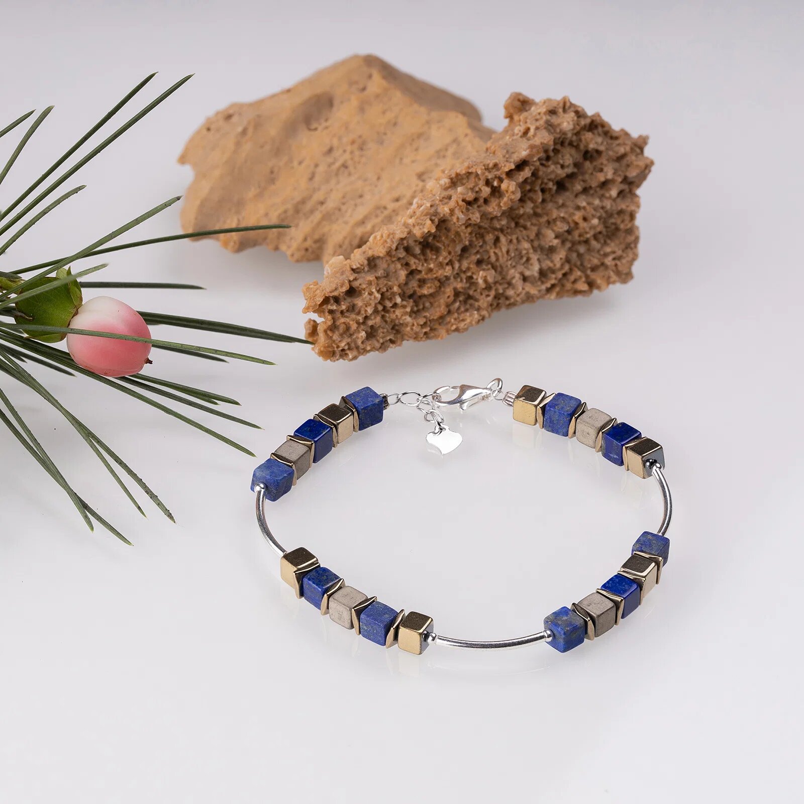 Maia Colt Bratara argint cu tuburi si serii de 5 cubulete din lapis lazuli si hematit auriu