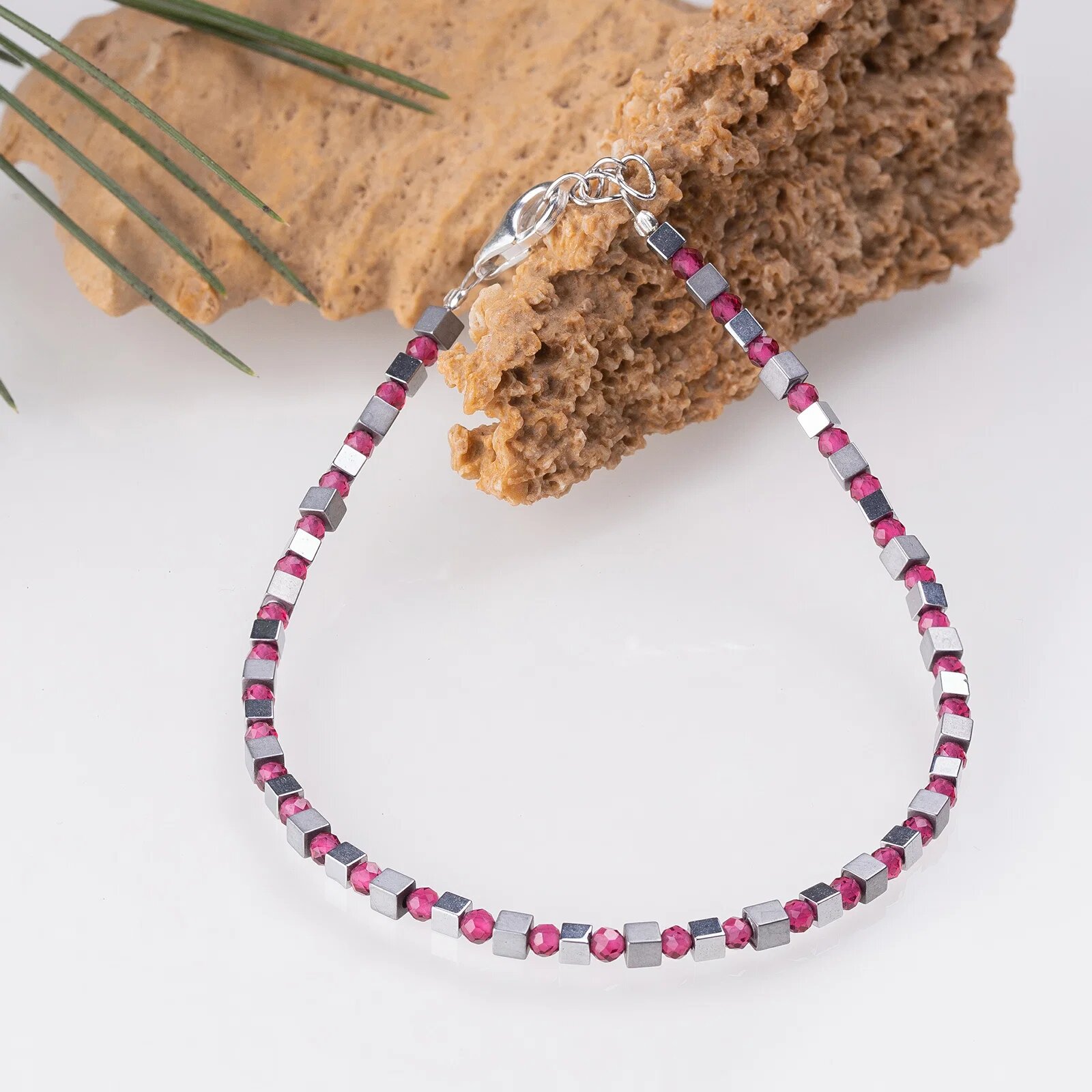 Maia Colt Bratara argint subtire din cuburi de hematit argintiu si cubic zirconia trandafiriu 1.5mm