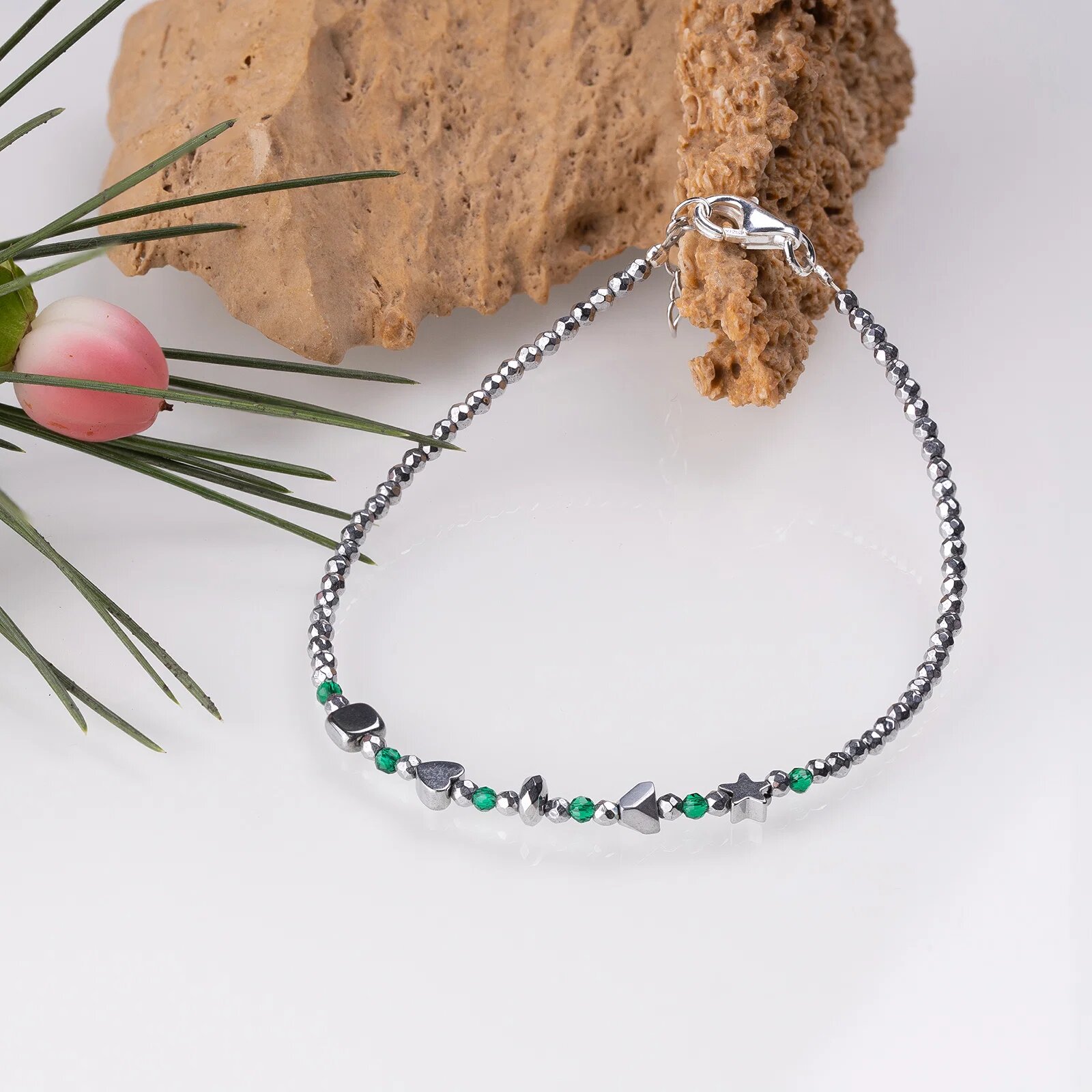 Maia Colt Bratara argint subtire din hematit argintiu si cubic zirconia verde