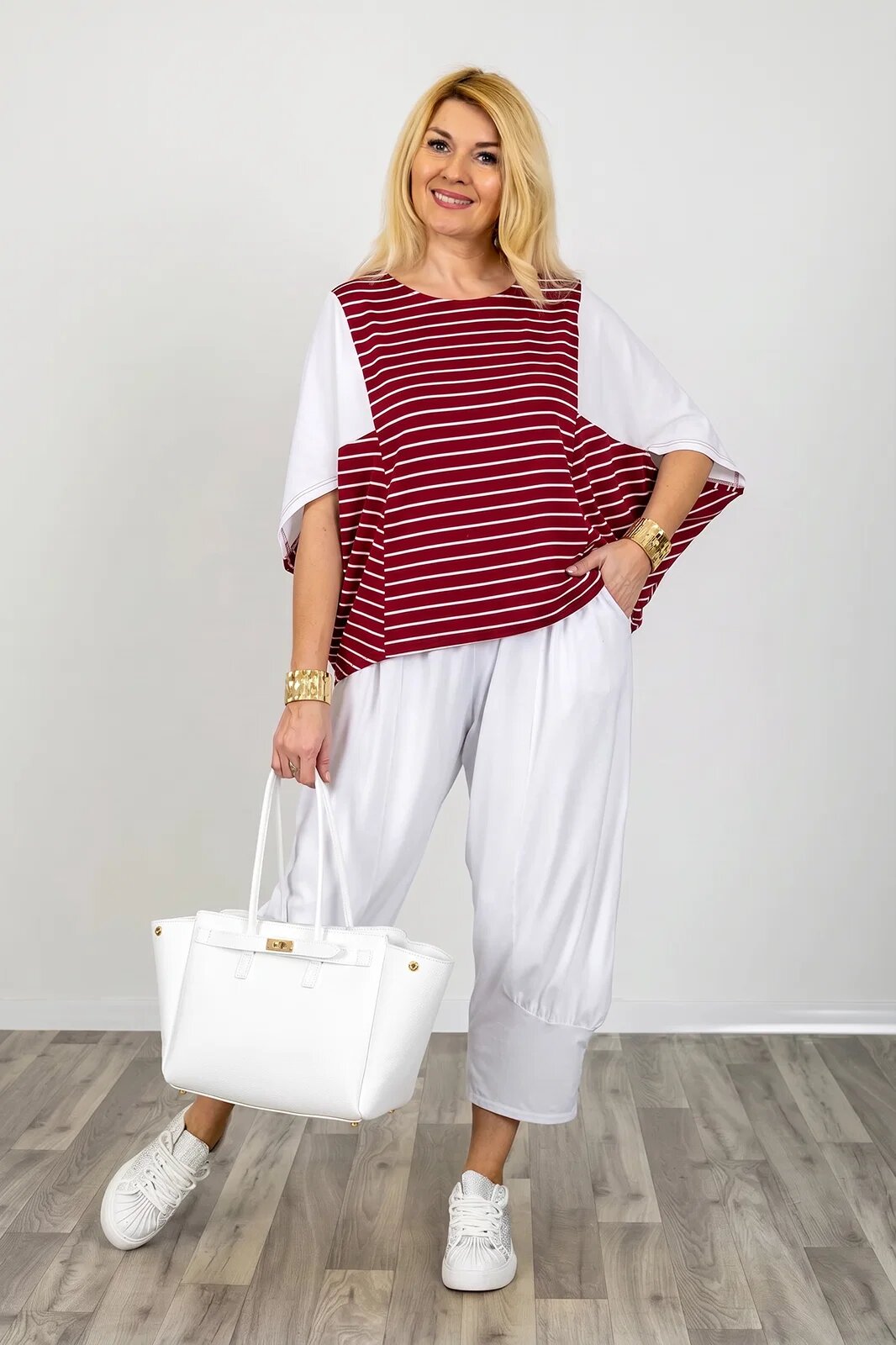 Pierino Bluza alb-rosu inchis oversize cu design asimetric din bumbac - joc de dungi