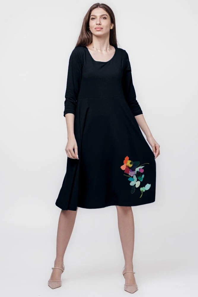 Pierino Rochie clos taiata in talie cu buzunare ascunse din bumbac bleumarin cu floare stilizata