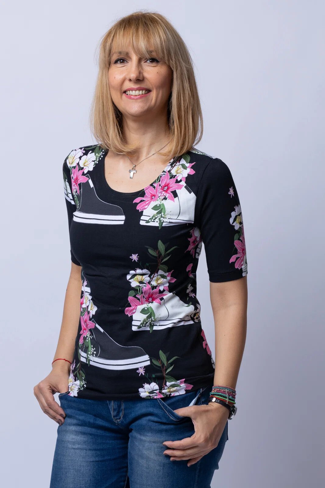 Pierino Tricou negru cu imprimeu floral si tenisi