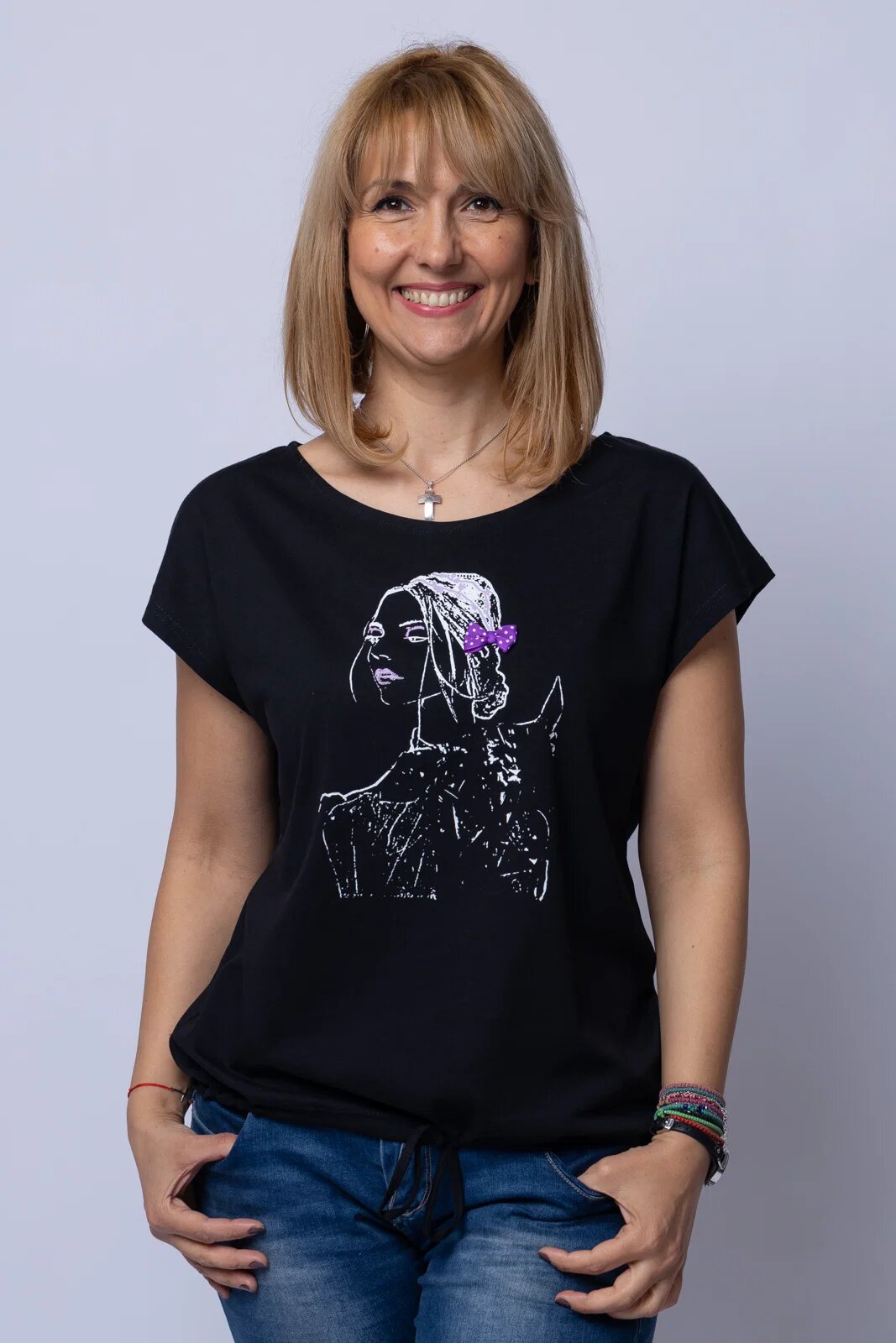 Pierino Tricou negru cu snur la poale si imprimeu fata cu funda in par din bumbac