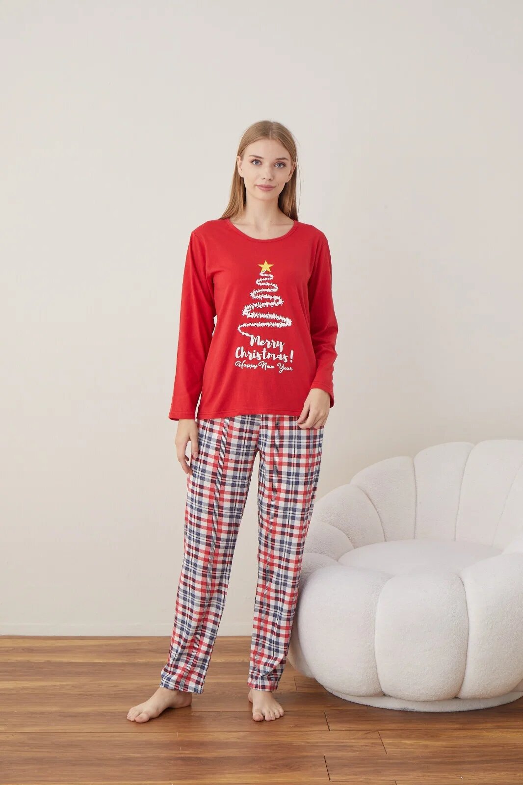 Serena Pijama de Craciun din bumbac doua piese cu bradul lui Mos Craciun pe rosu