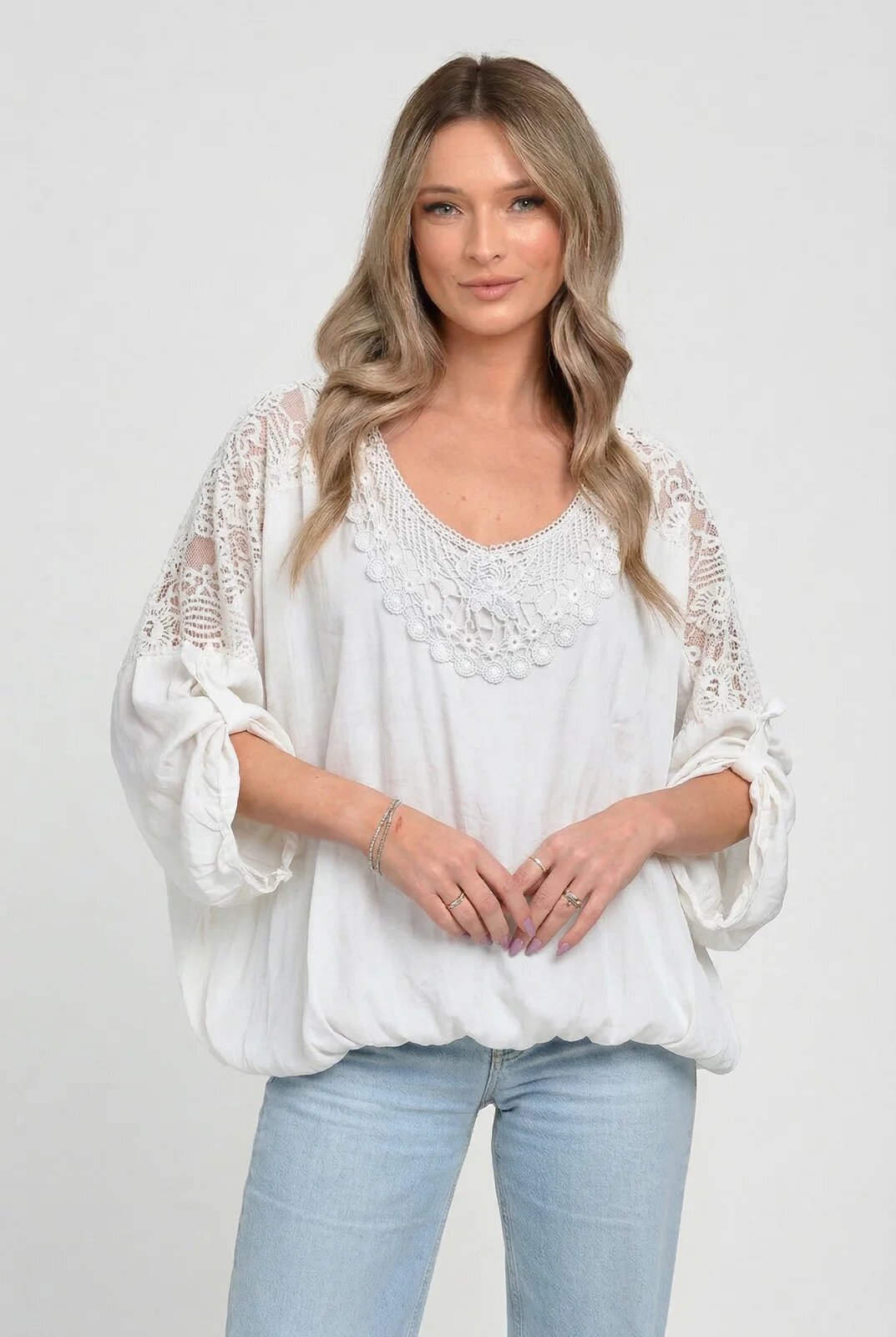 Shopika Bluza alba din matase cu dantela si broderie decorativa si insertii discrete stralucitoare de paiete