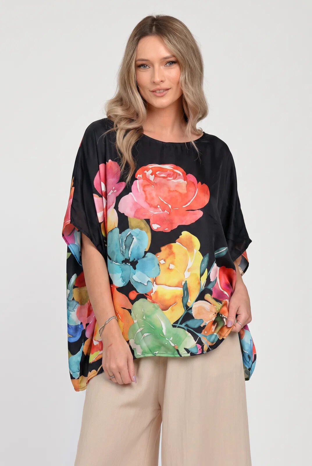 Shopika Bluza ampla din satin de matase si vascoza cu imprimeu floral pictural - negru multicolor