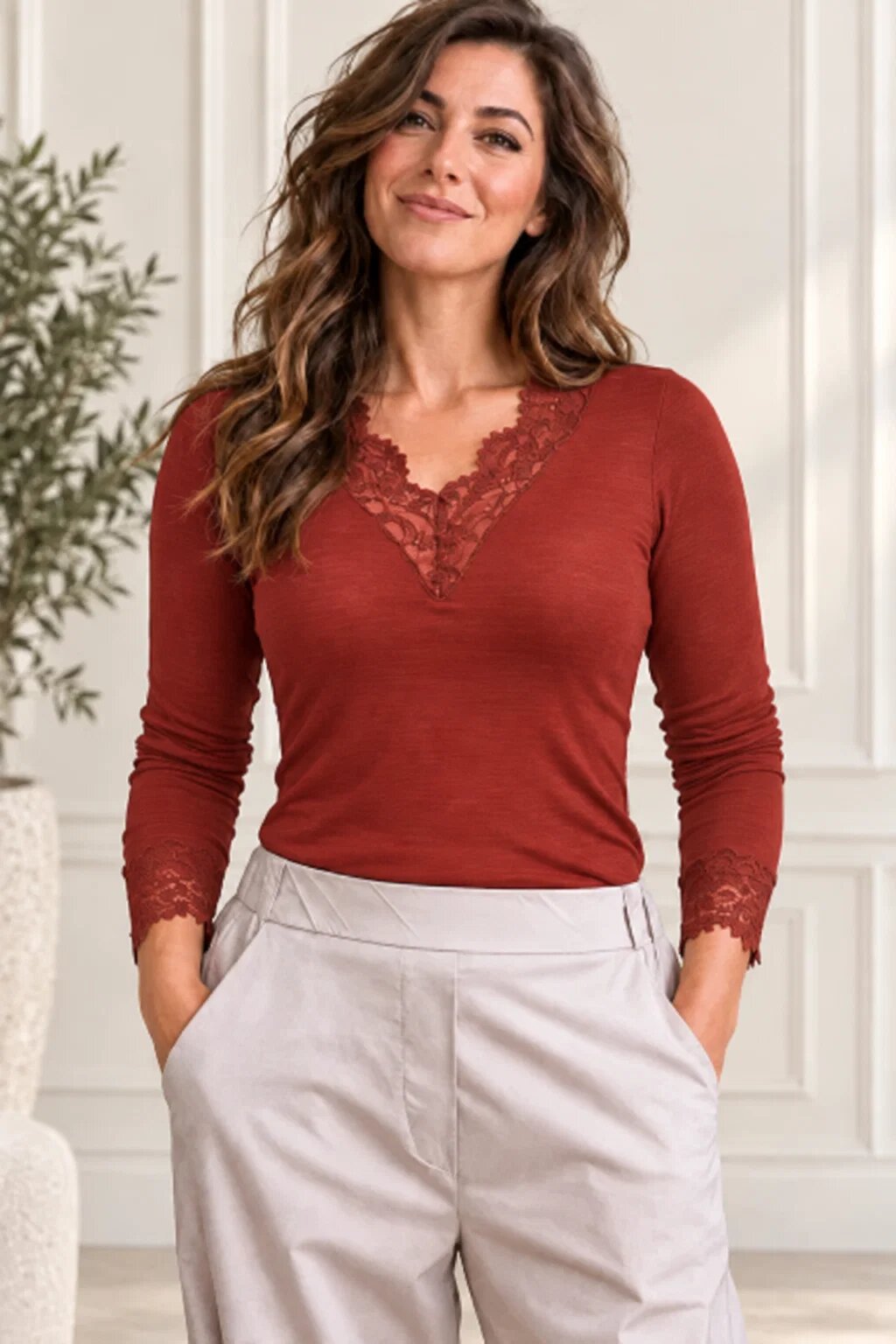 Shopika Bluza dama cu dantela eleganta la decolteu si maneci bluza fina cu casmir caramizie