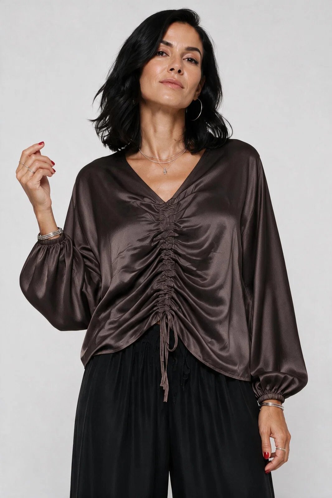 Shopika Bluza dama eleganta din satin de matase si vascoza cu fronseu reglabil - maro