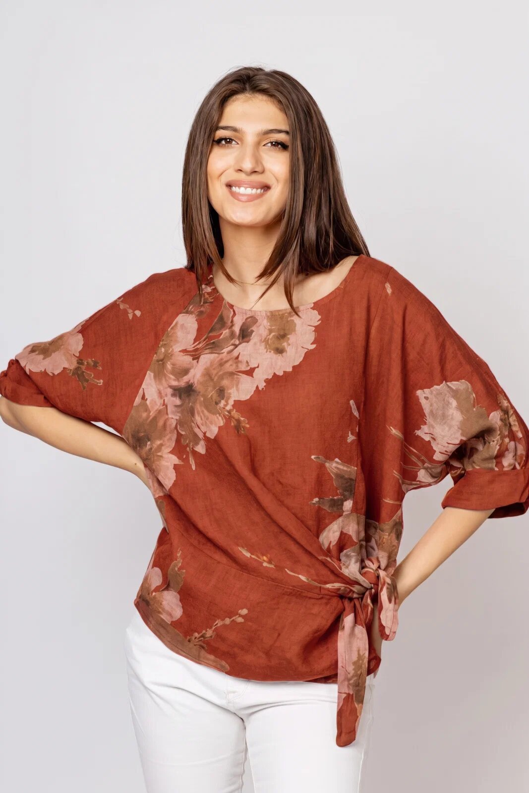 Shopika Bluza din in cu imprimeu floral watercolor si prindere laterala fond caramiziu