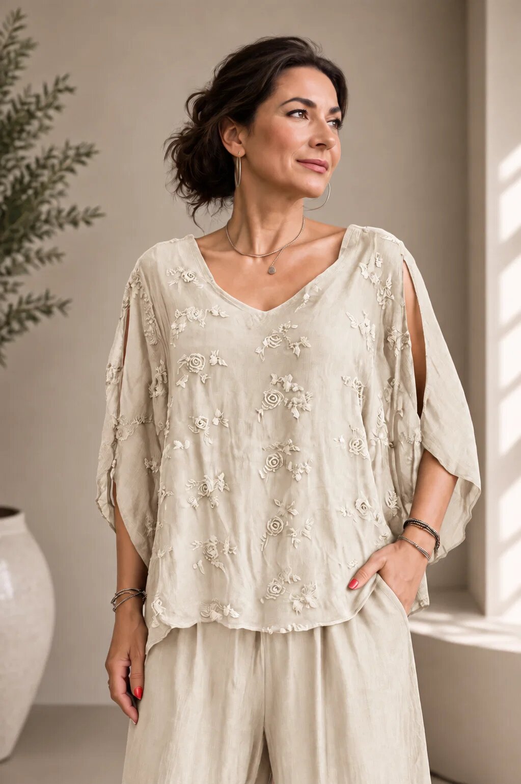 Shopika Bluza din matase si vascoza cu broderie pe fata si decolteu in V bej deschis