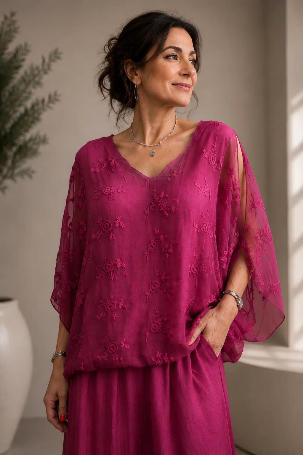 Shopika Bluza din matase si vascoza cu broderie pe fata si decolteu in V magenta