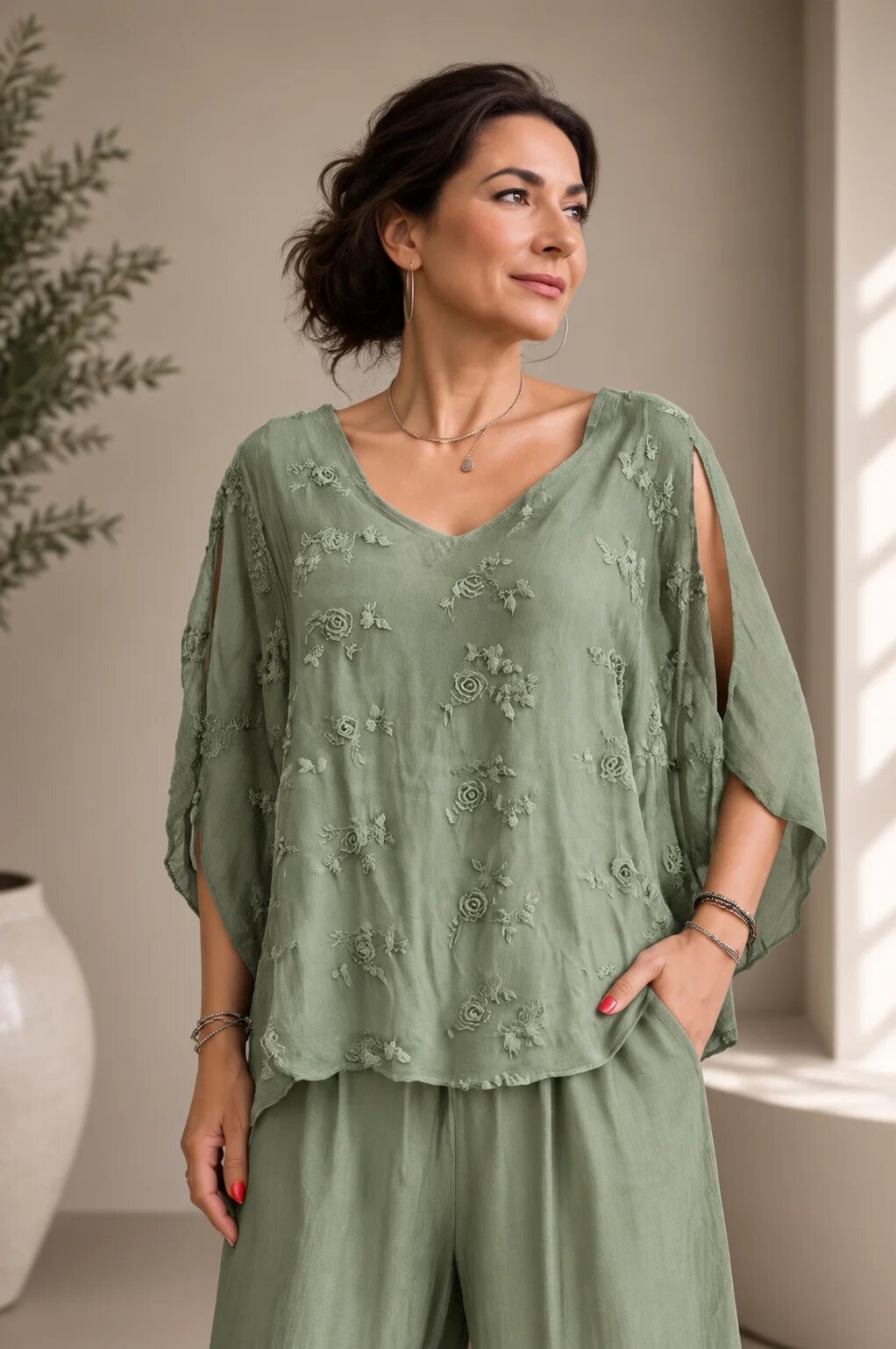 Shopika Bluza din matase si vascoza cu broderie pe fata si decolteu in V verde salvie
