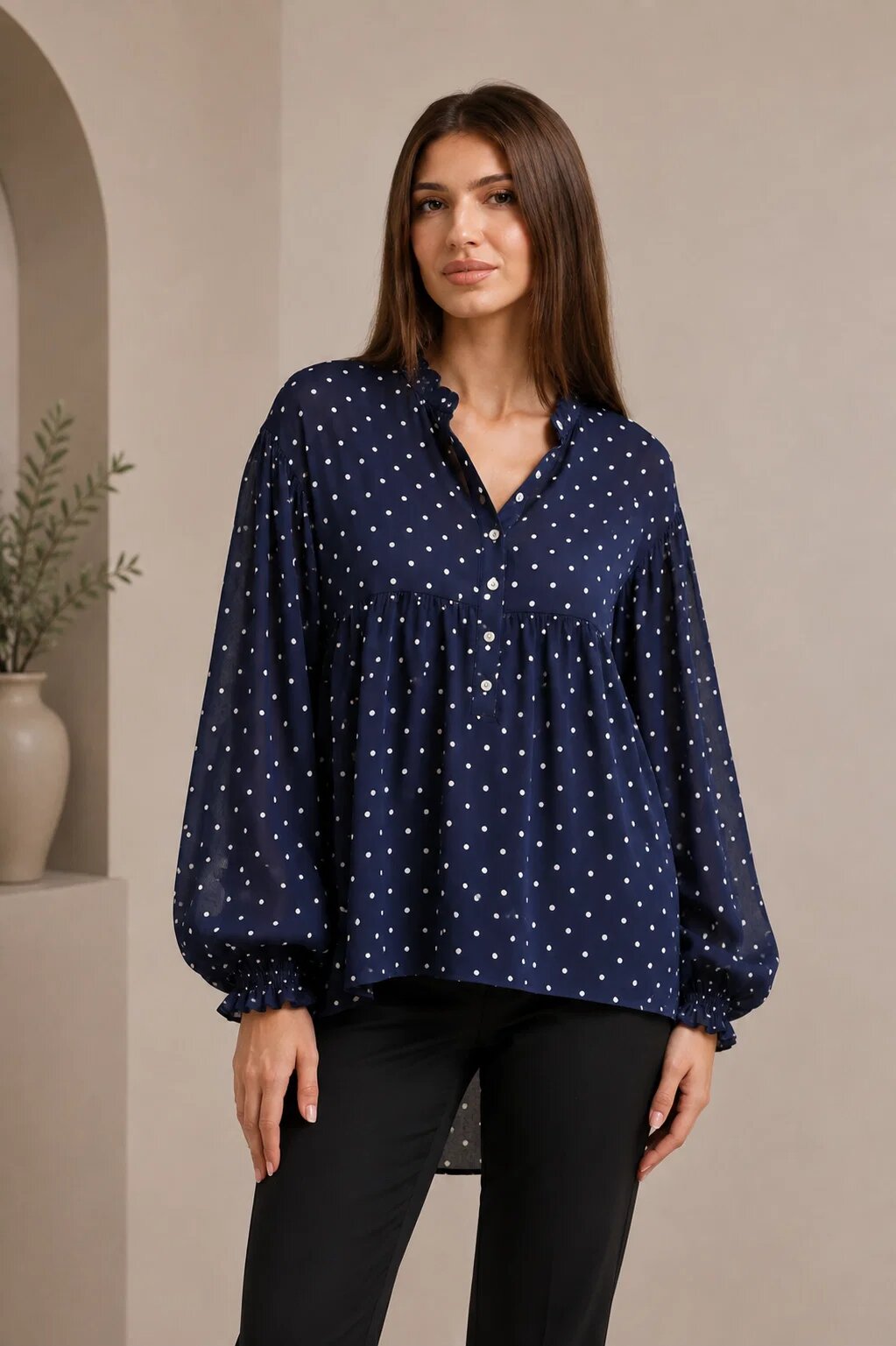 Shopika Bluza lejera cu buline albe pe fond bleumarin din matase cu vascoza