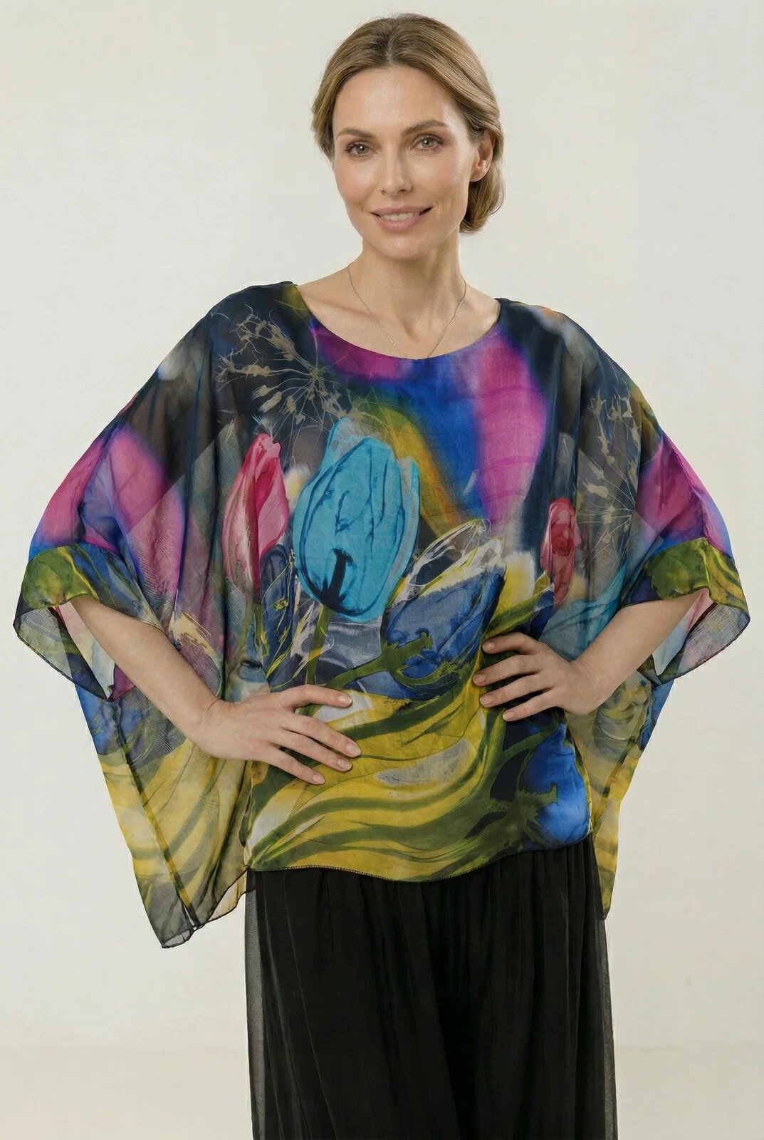 Shopika Bluza vaporoasa tip poncho din matase croi oversized cu print lalele stilizate fond bleumarin