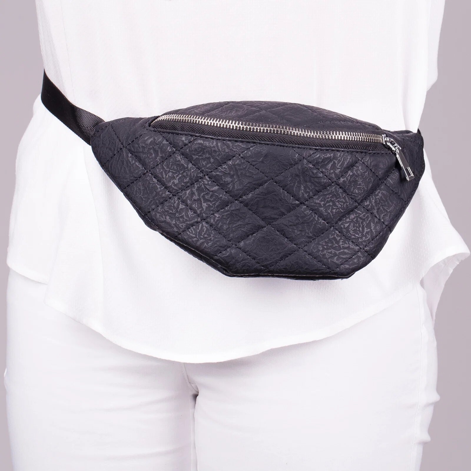 Shopika Borseta neagra cu romburi din cusaturi aparente din piele ecologica