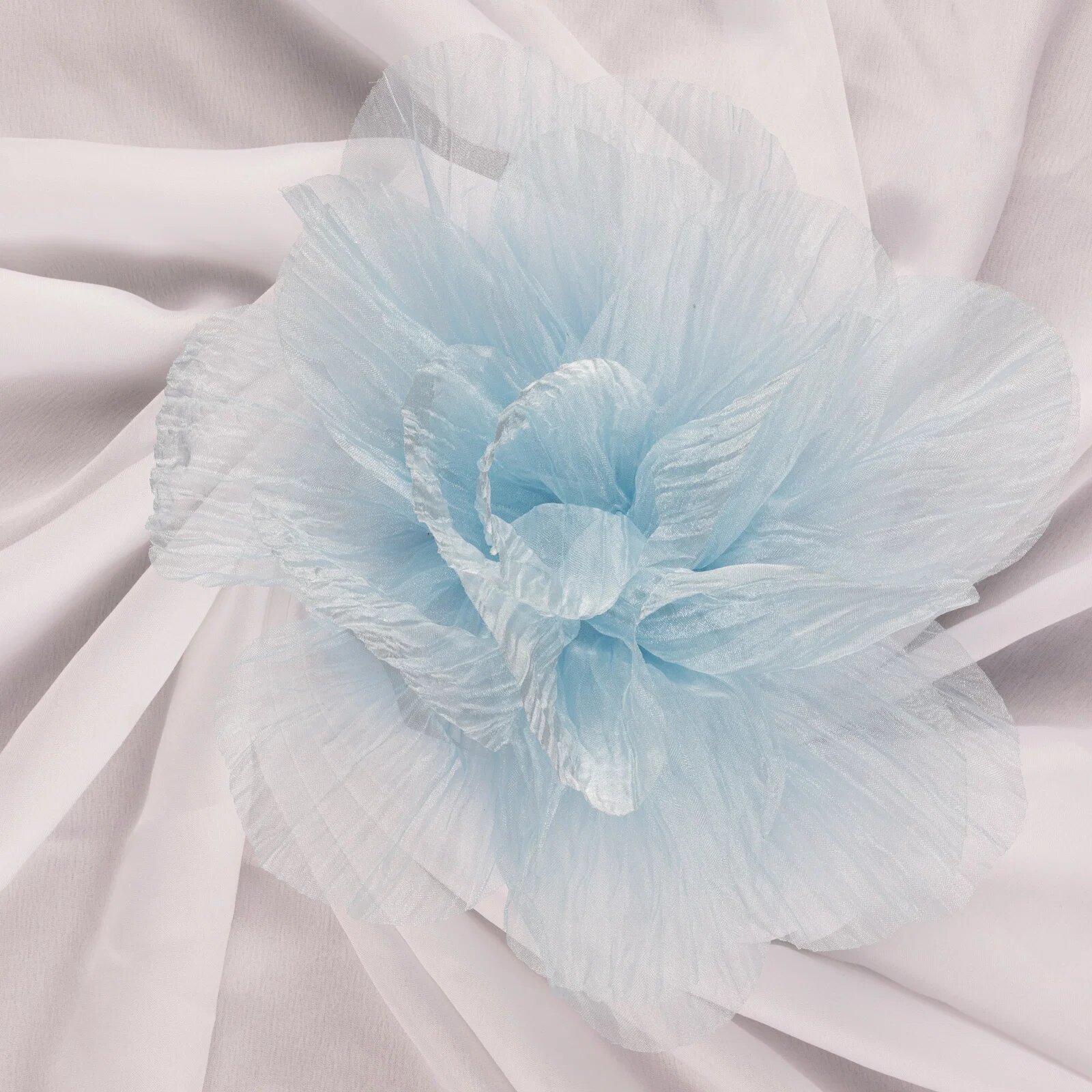 Shopika Brosa floare din organza creponata cu diametru de 20 cm cu clips pentru par bleu