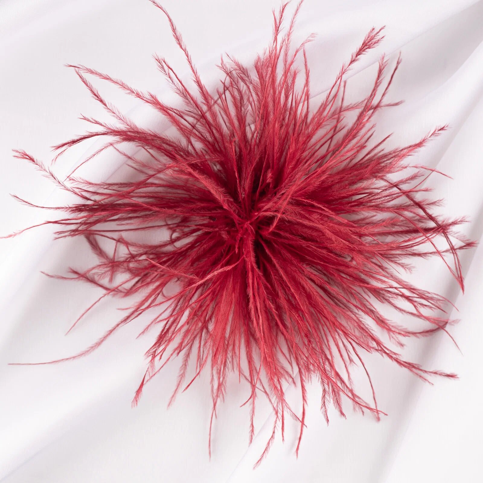 Shopika Brosa puf pene fine bordo cu diametru de 15 cm cu clips pentru par