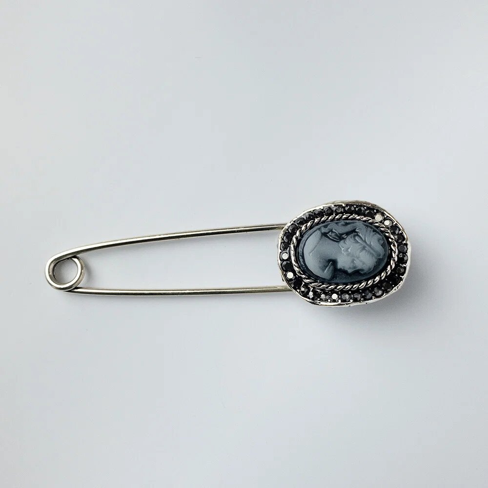 Shopika Brosa retro metalica argintie cu camee si pietricele alb-argintii tip ac