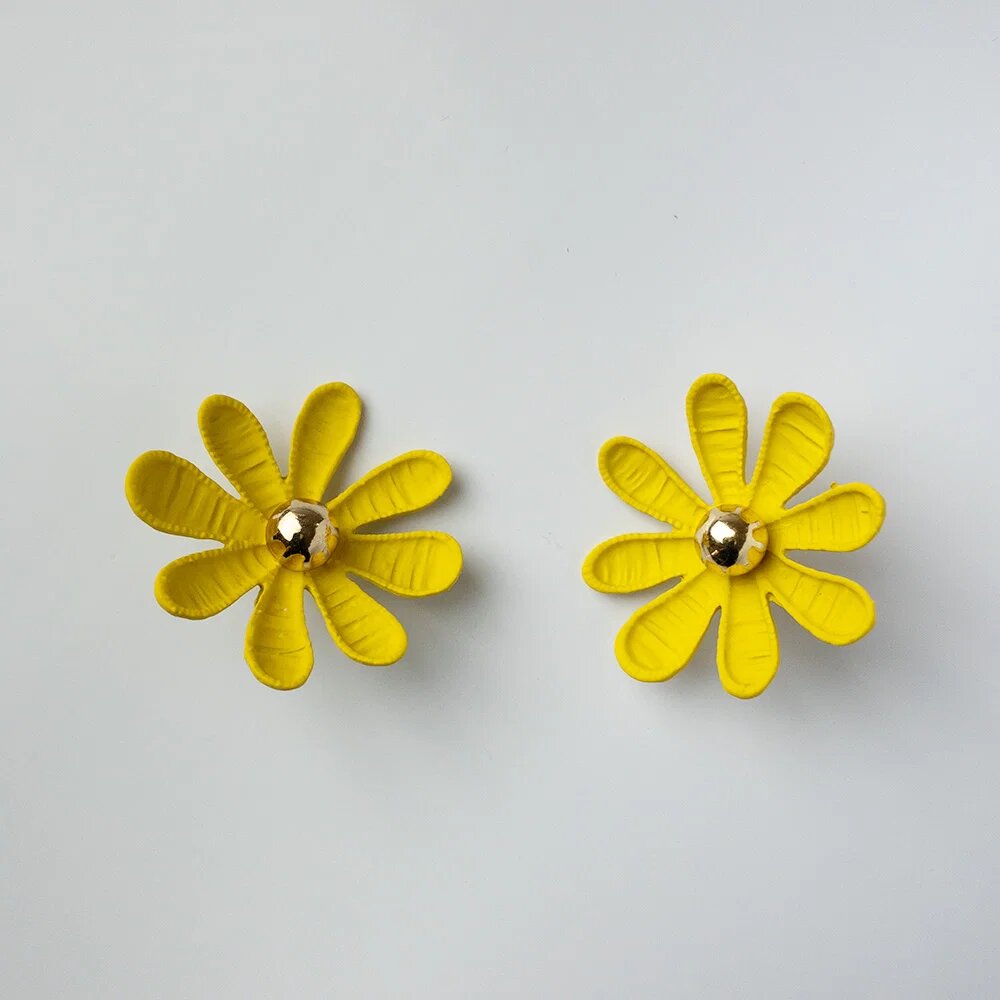 Shopika Cercei in forma de floare cu multe petale galben mat