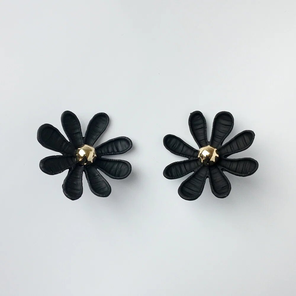Shopika Cercei in forma de floare cu multe petale negru mat