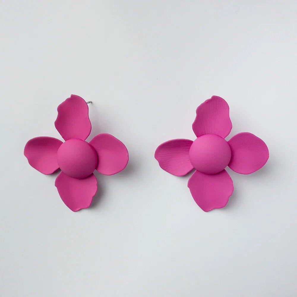 Shopika Cercei in forma de floare cu patru petale fucsia mat