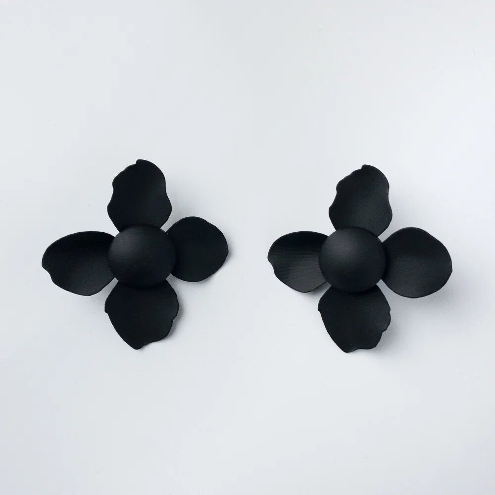 Shopika Cercei in forma de floare cu patru petalenegru mat