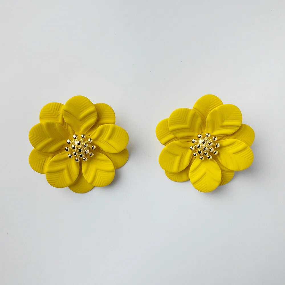 Shopika Cercei in forma de floare cu petale duble si auriu in mijloc galbeni